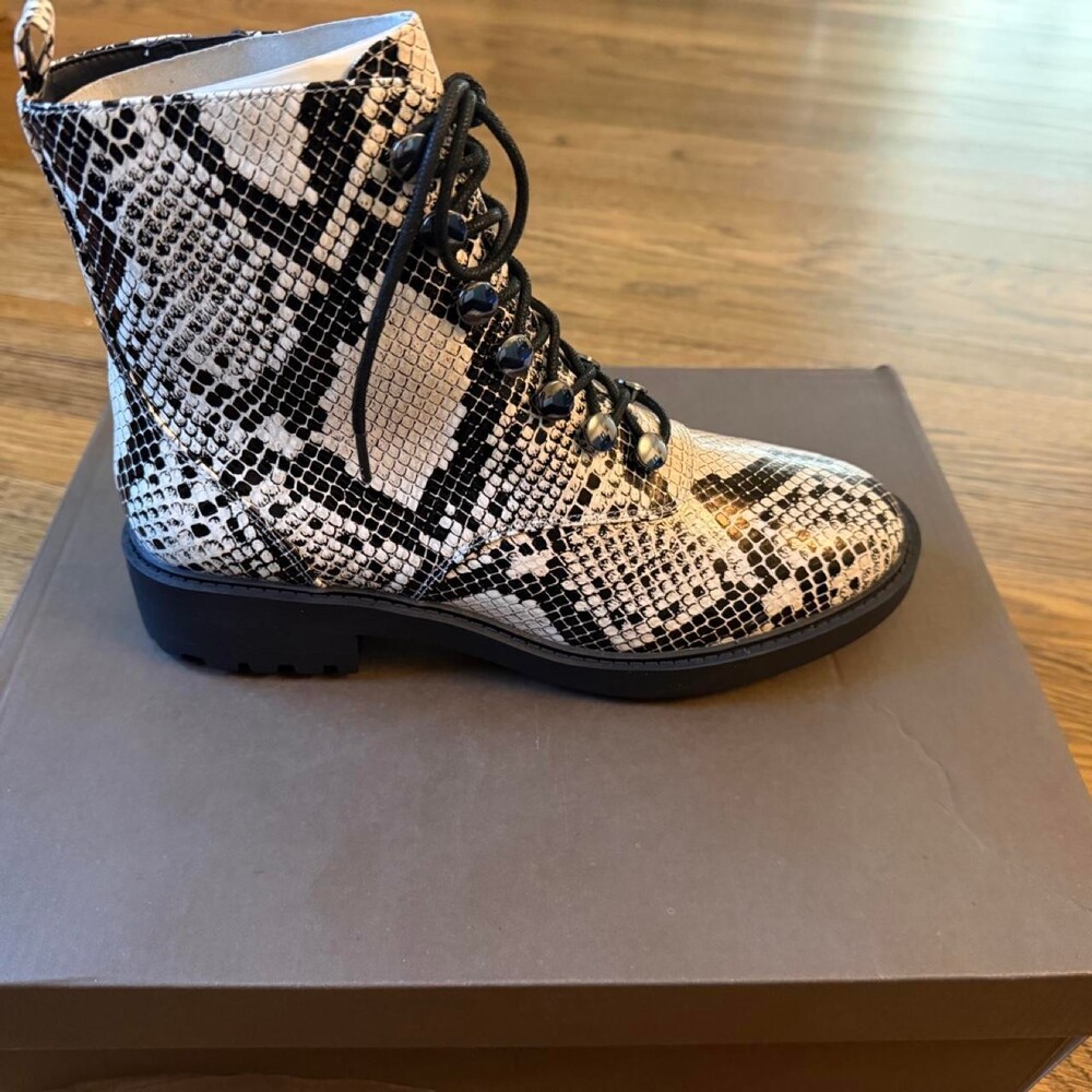 Paolo black and white snake print boots #snakeprint #boots